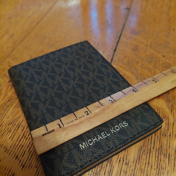 NWOT Michael Kors Jet Set Passport/wallet - Picture 8 of 13